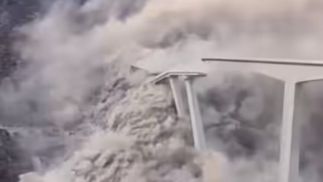 758m Bridge Collapses Into River