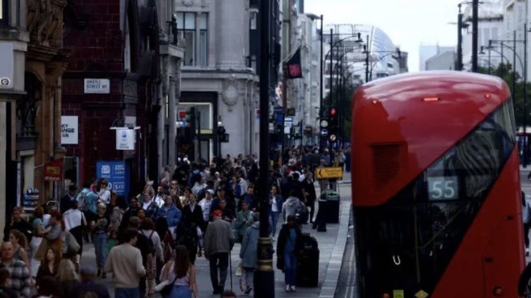 UK Economy Stalls as Energy Prices Add Pressure