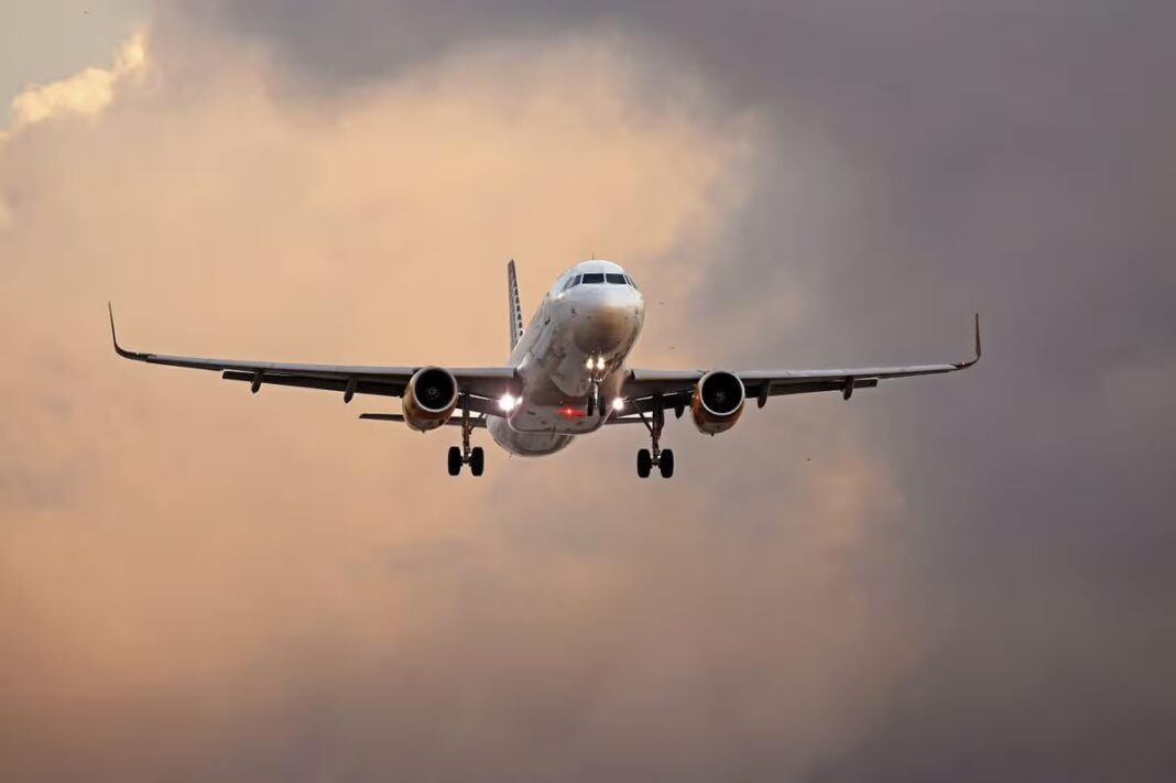 Aer Lingus Flight Declares Emergency, Lands at Gatwick Aer Lingus Flight Declares Emergency, Lands at Gatwick