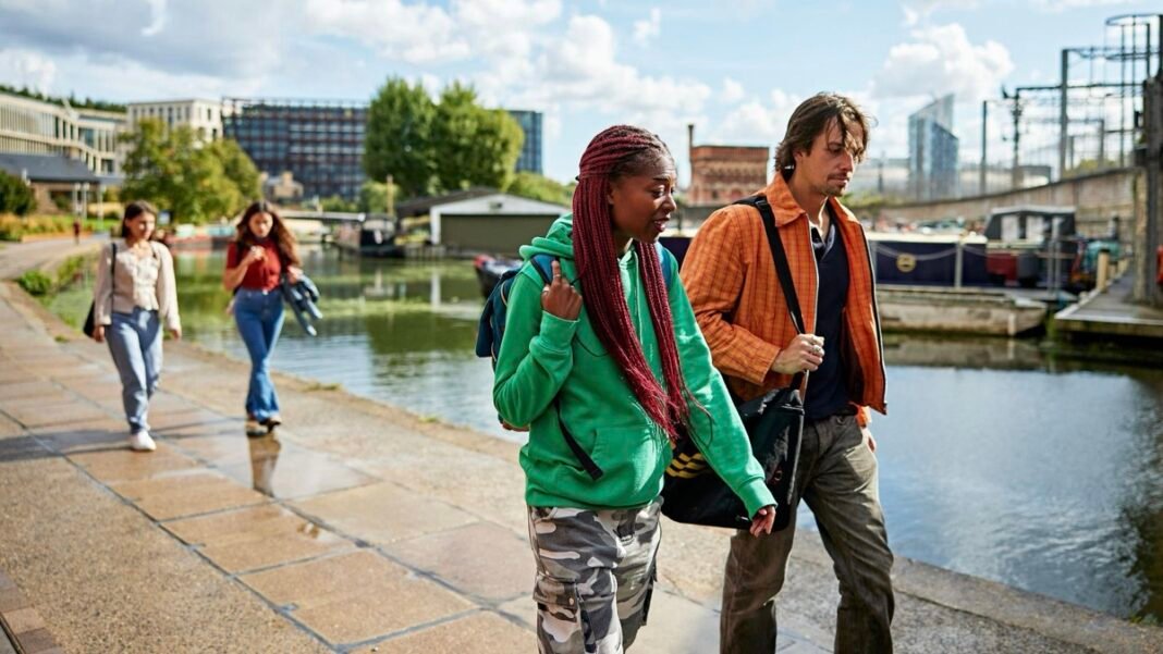 NHS to Reward Daily Walkers With New Challenge NHS to Reward Daily Walkers With New Challenge