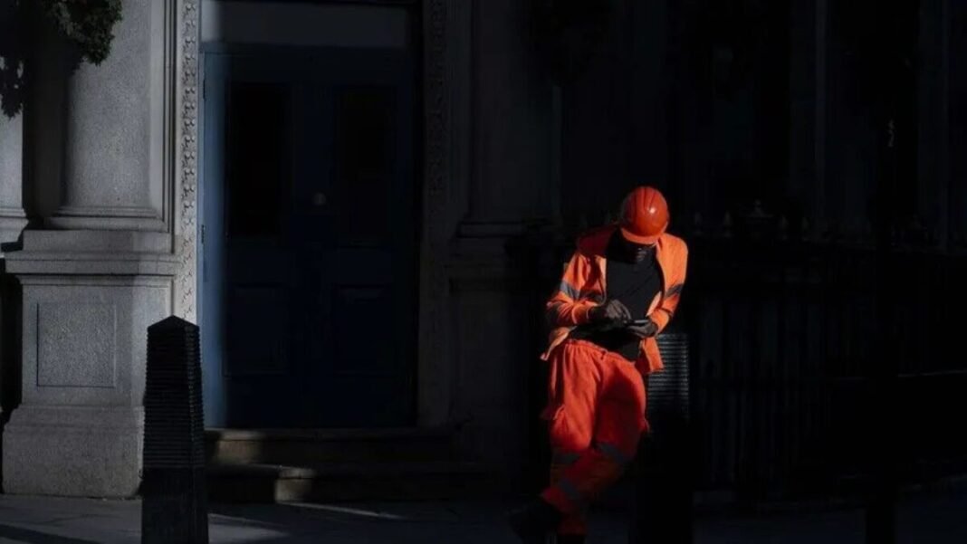 UK Targets Illegal Worker Employers with £60K Fines UK Targets Illegal Worker Employers with £60K Fines